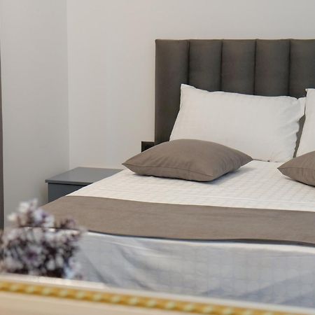 Hotel Celaj Vlorë Buitenkant foto
