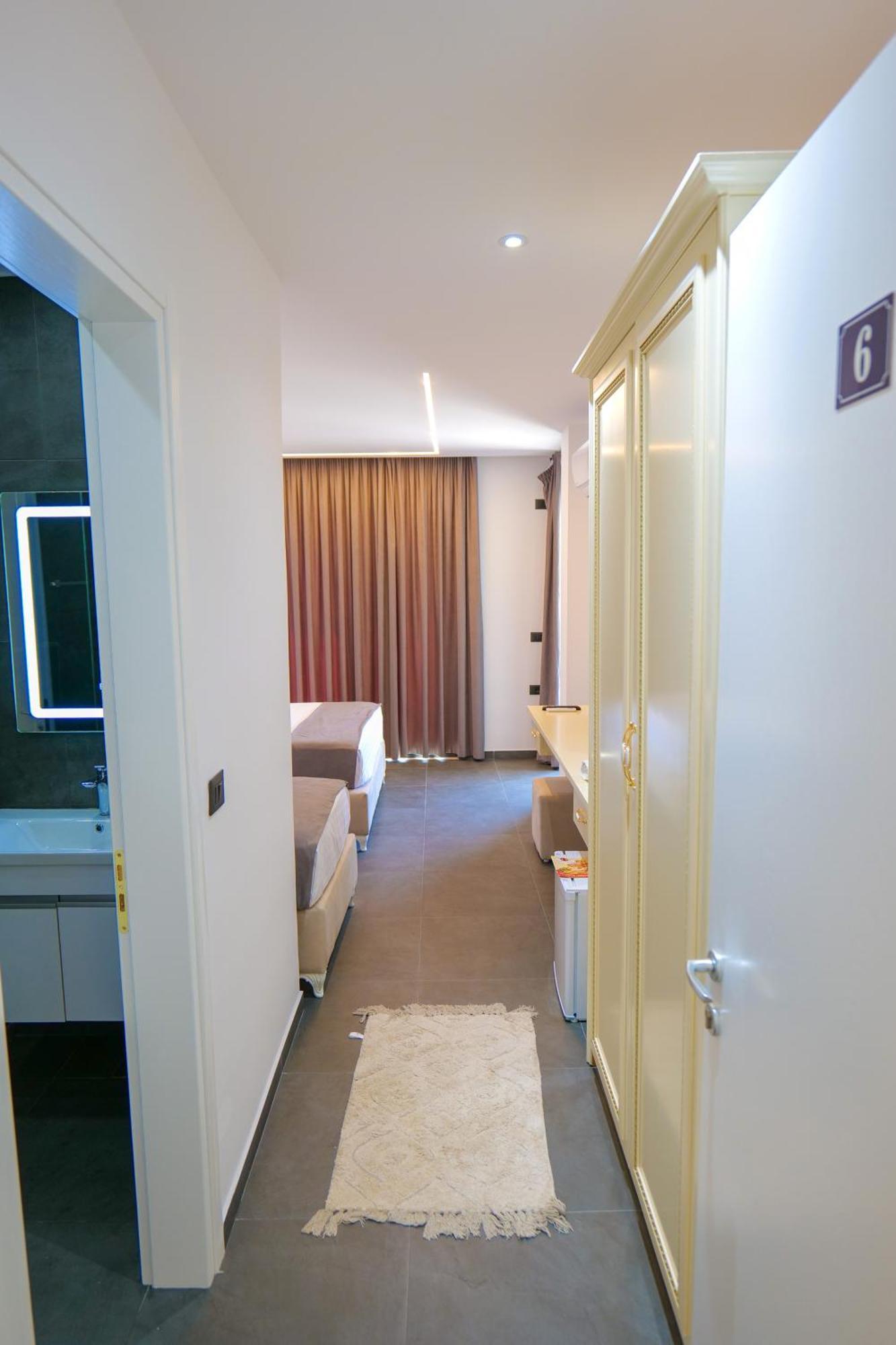 Hotel Celaj Vlorë Buitenkant foto