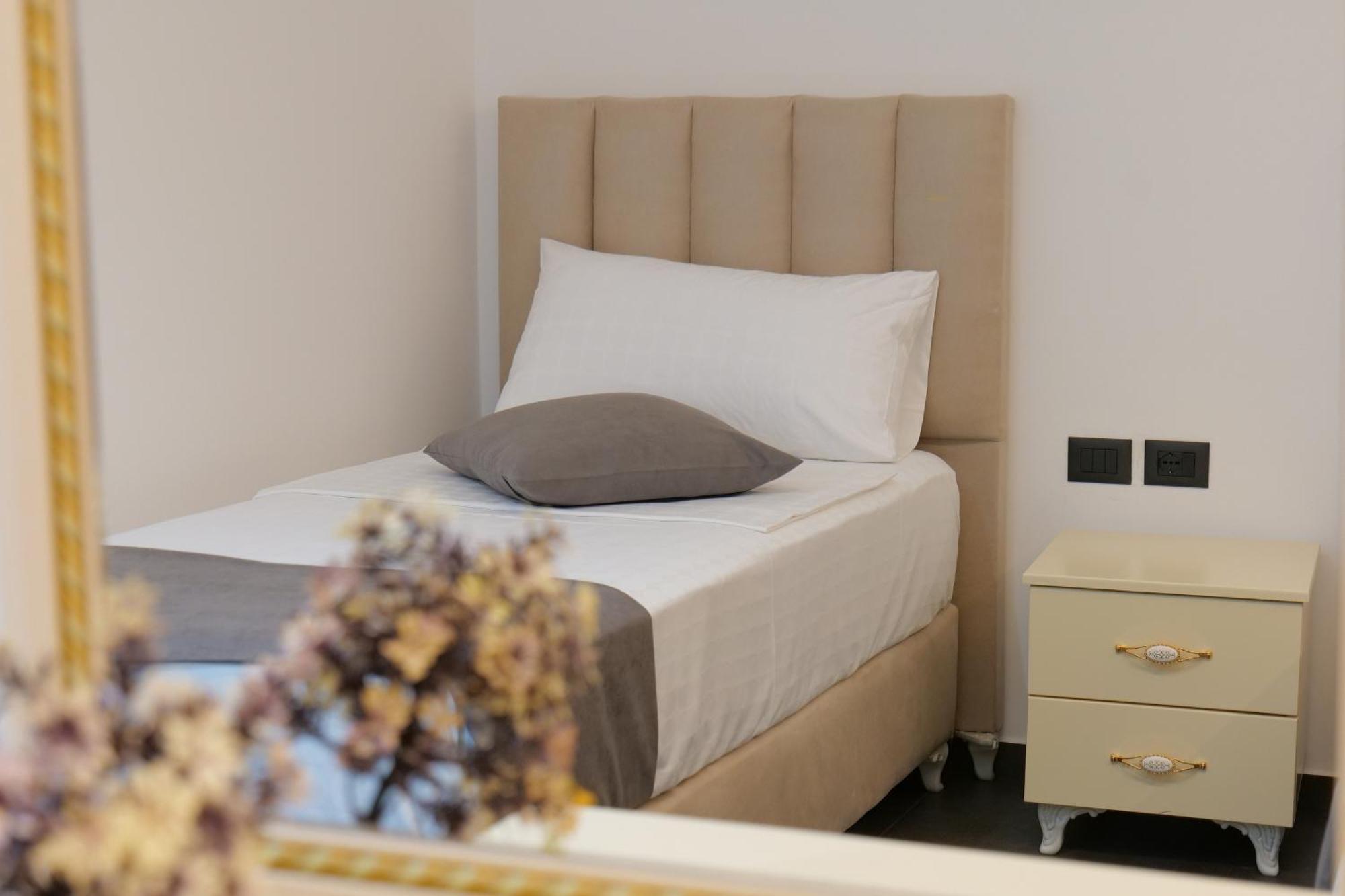 Hotel Celaj Vlorë Buitenkant foto