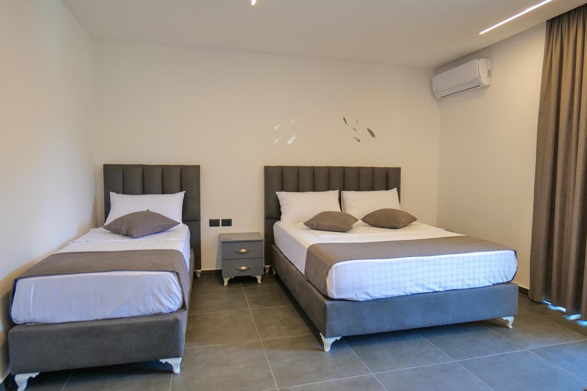 Hotel Celaj Vlorë Buitenkant foto