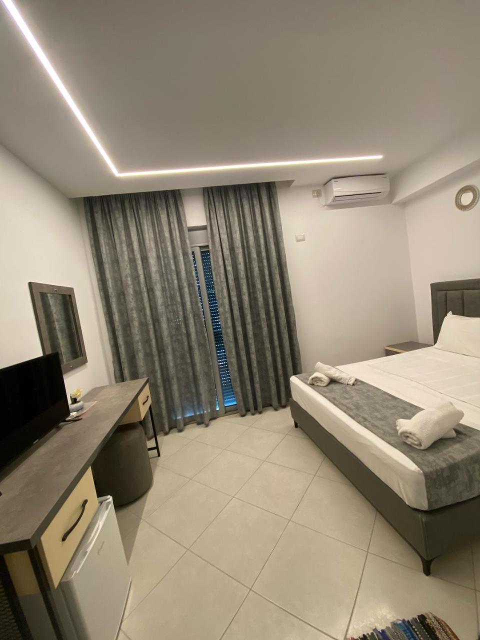 Hotel Celaj Vlorë Buitenkant foto