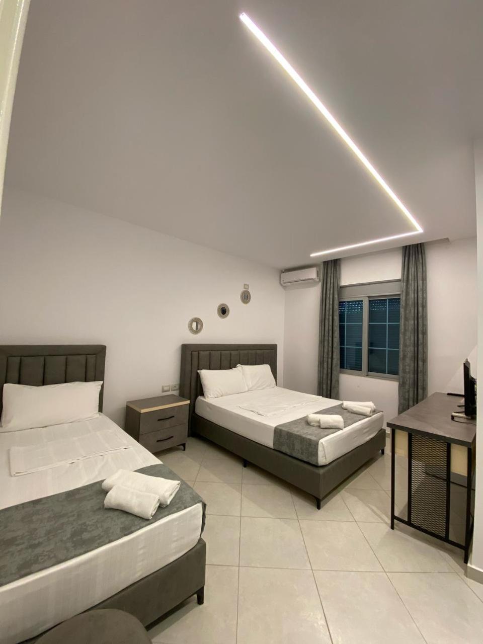Hotel Celaj Vlorë Buitenkant foto